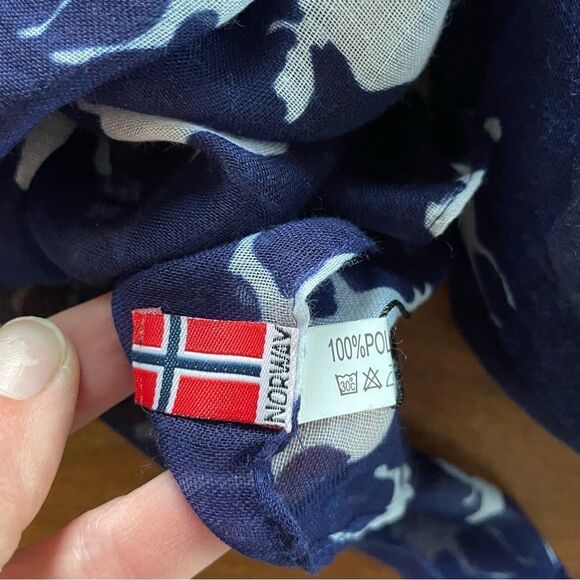 Flaaronning Scarf with Original Norwegian Design Elks - Picture 4 of 6